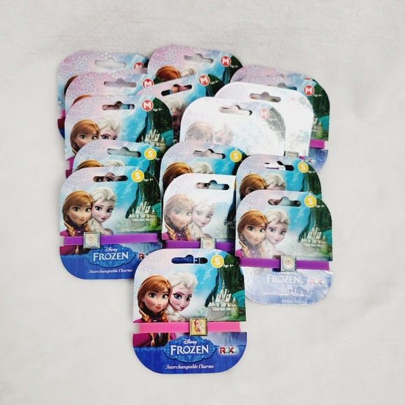 17 X DISNEY Frozen Single interchangeable Charm Silicone bracelets - Picture 1 of 6